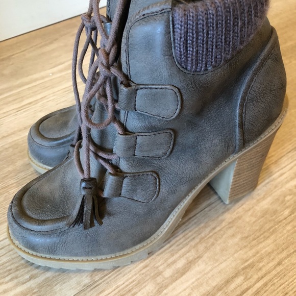 Size 8 High Heeled Bootie - Picture 3 of 7